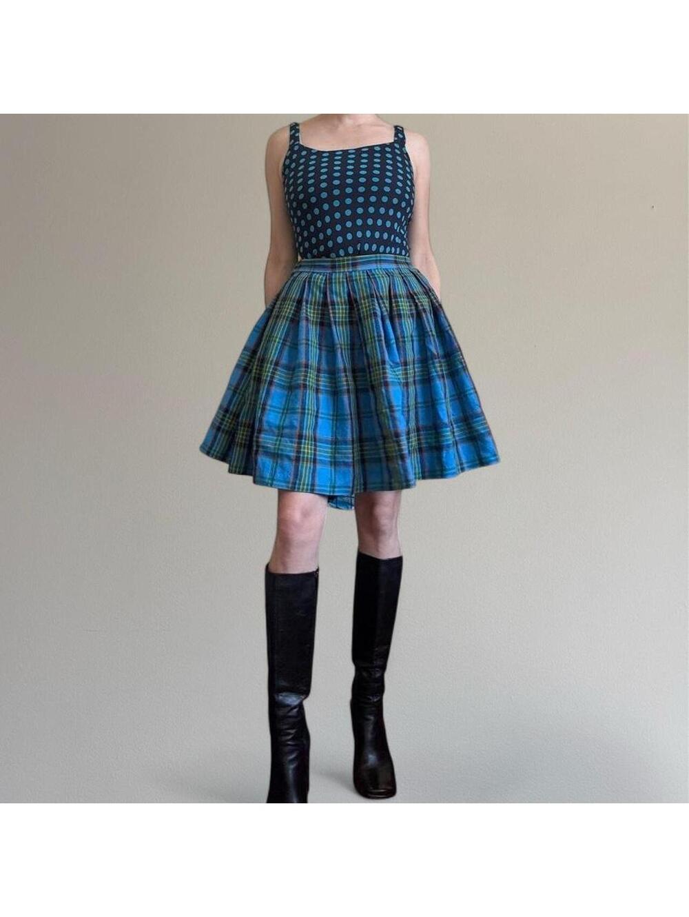 Vintage plaid knee length skirt.